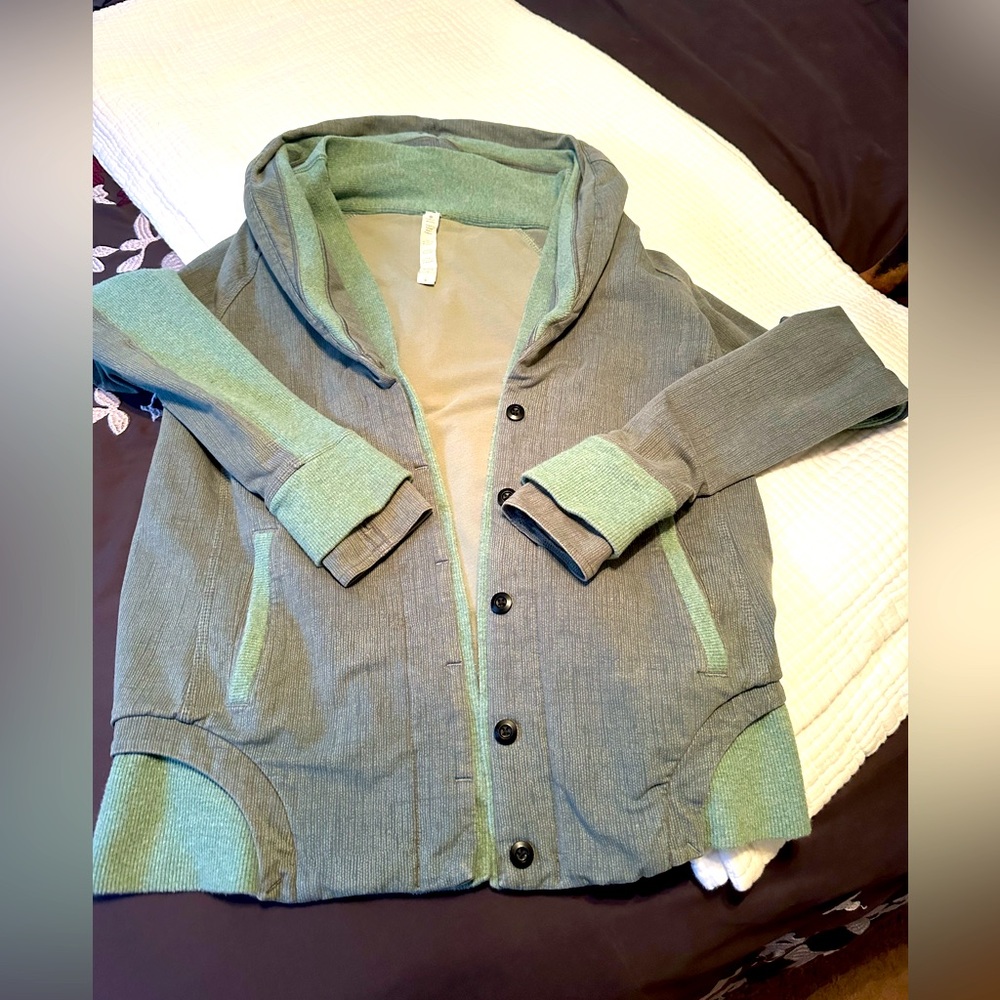 Lululemon jacket size 8 but fits snug so 6/ medium works as well